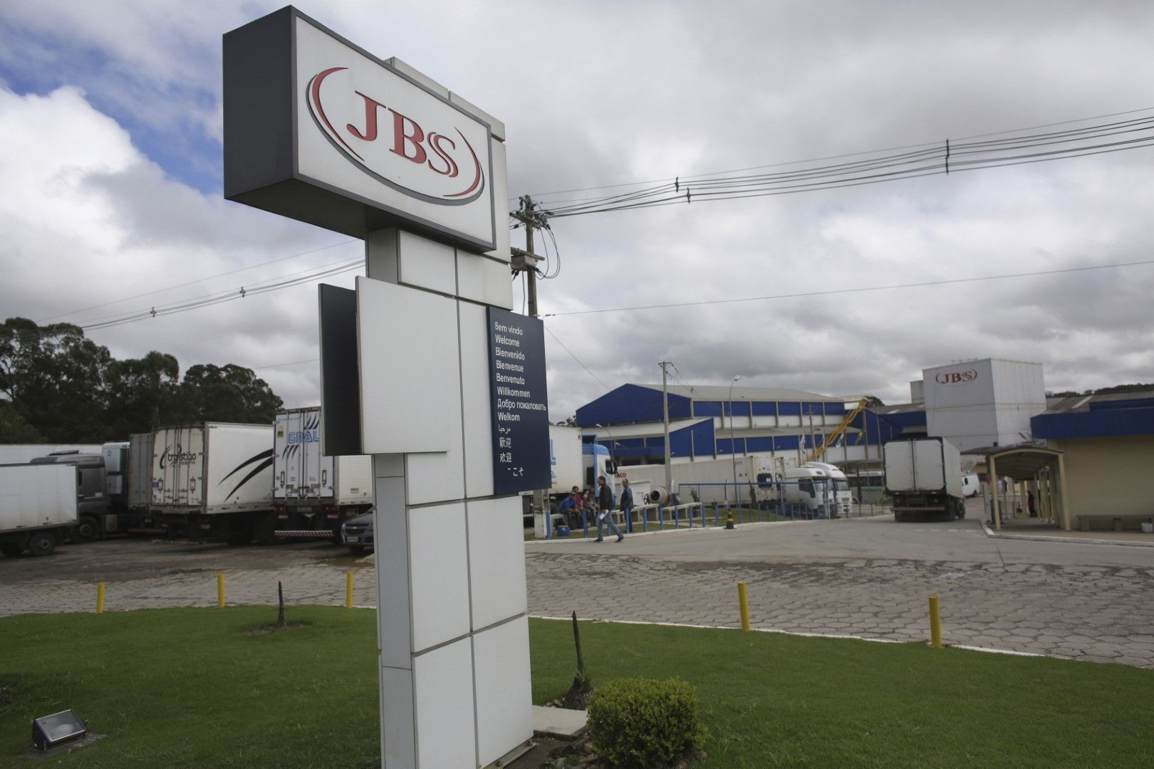 Най-големият месопреработвател в света Жота Бе Еси (JBS SA) е базиран в град Лапа, щата Парана в Бразилия