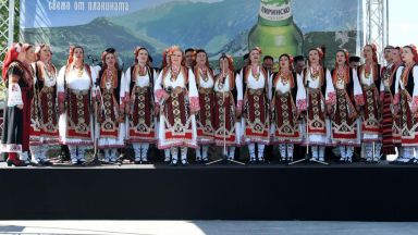 Коронавирусът влезе в ансамбъл Пирин 17 артисти вече са дали положителни