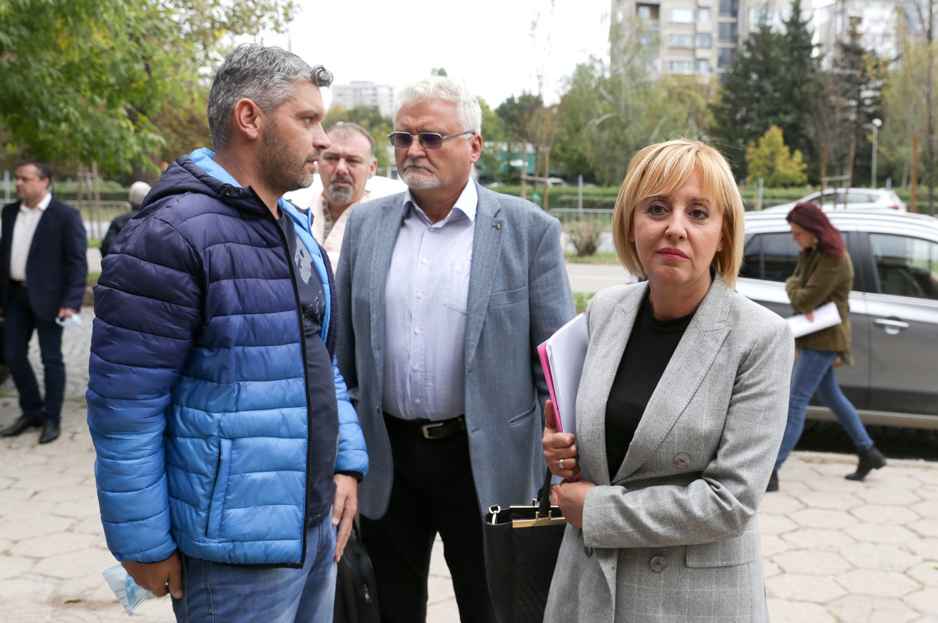 Бившият депутат от НДСВ Минчо Спасов, който е депутат, защитава Мая Манолова