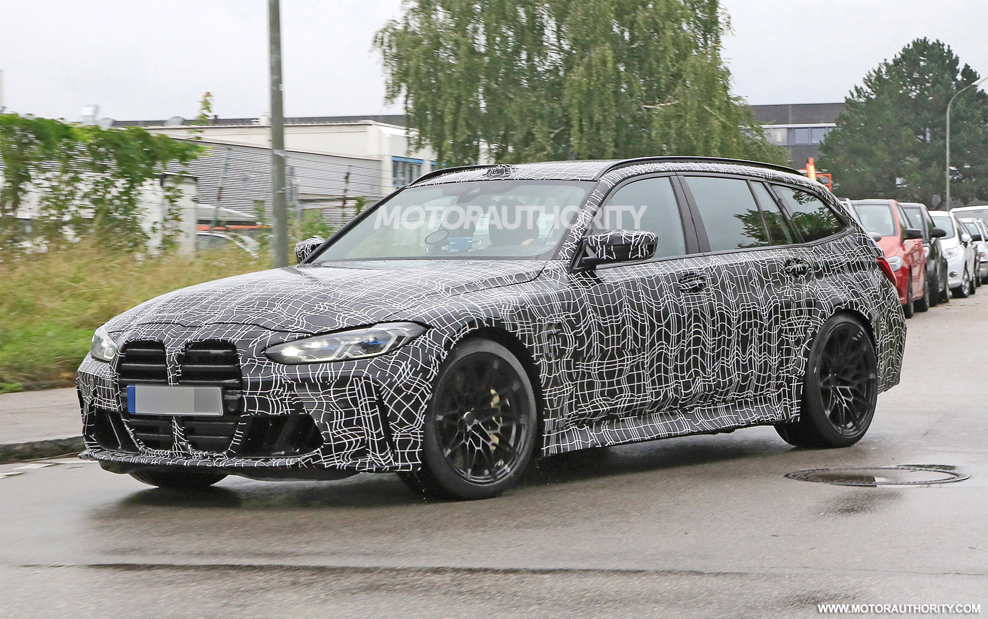 Заснеха BMW M3 комби в движение близо до Нюрбургринг (видео)