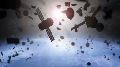 Руски сателит се разпадна на 100 отломки в орбита