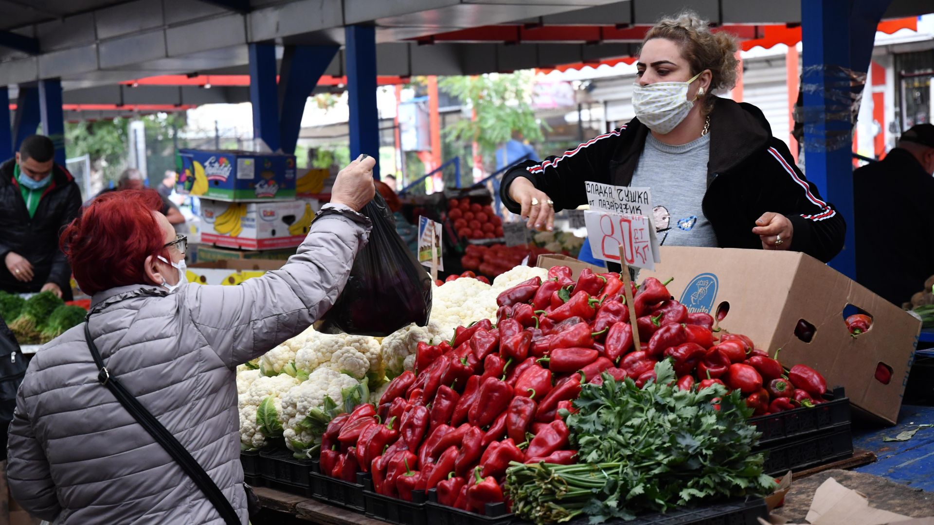 Цените на зеленчуците и олиото скочиха по борсите и тържищата в страната