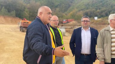 Премиерът Бойко Борисов инспектира строителството на новия граничен пункт с