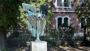 Възстановиха бронзовата пластика на Икар която беше открадната в началото