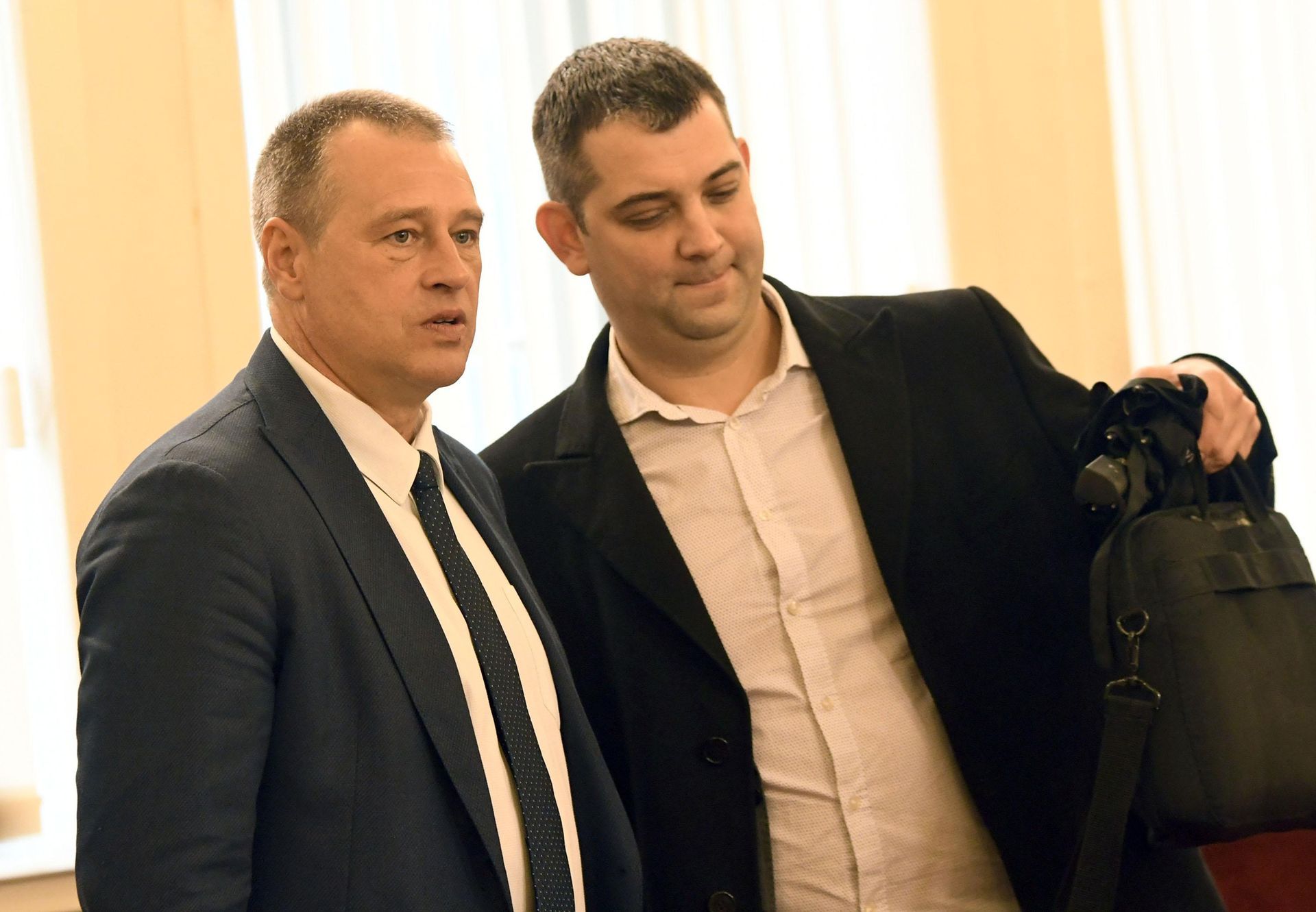 Иво Ивков (вляво) има сериозен опит с казуси във футбола