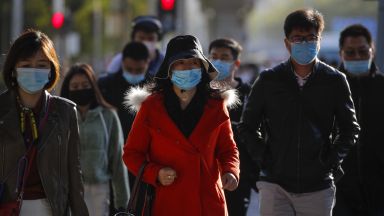 Ръст на заразени с COVID-19 в Азия, рестрикциите се завръщат