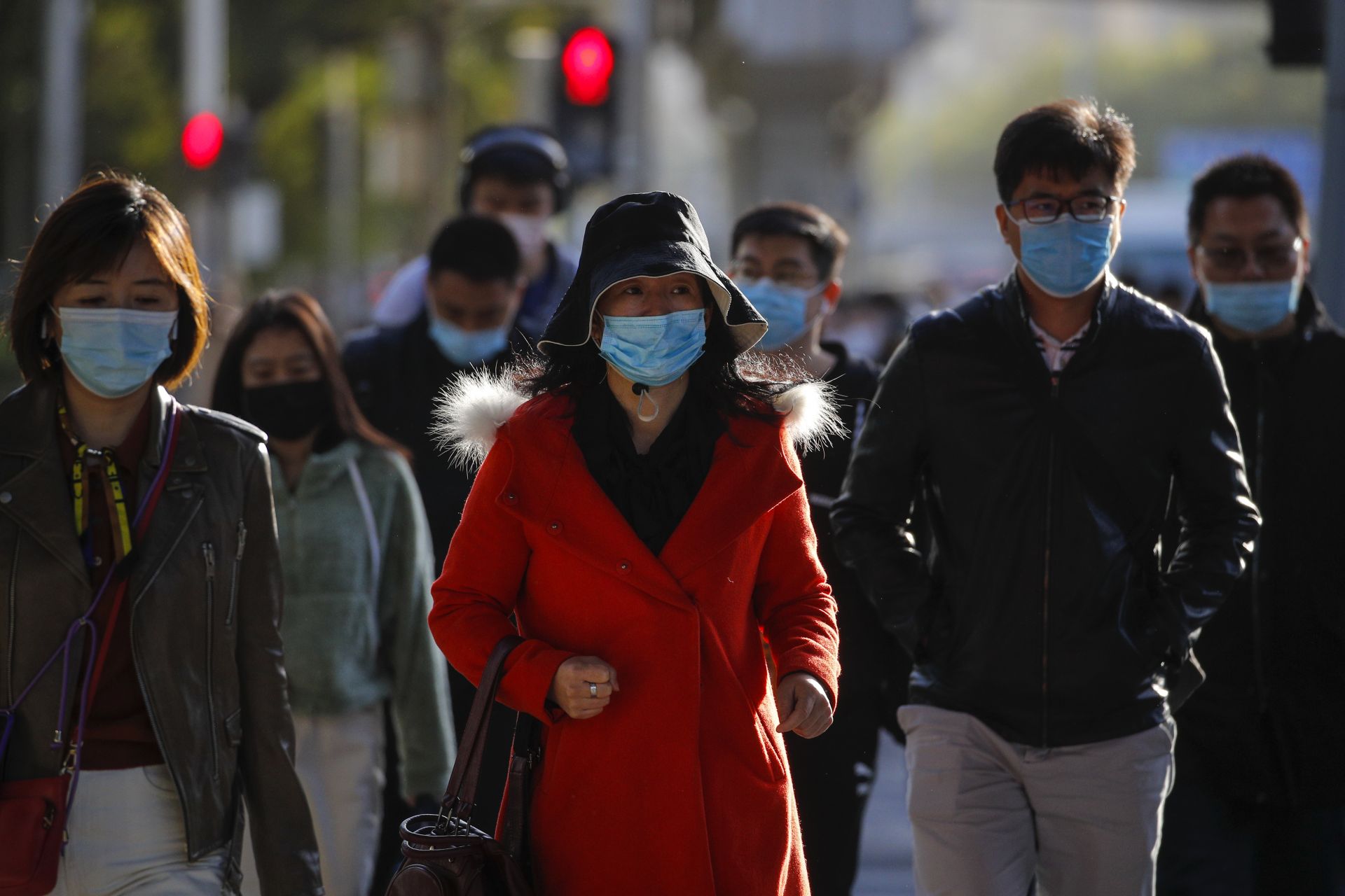 Хората в Китай носят маски на открито от месеци