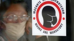 Съд: Глобите за неносене на маска са незаконни