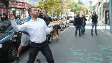 Централата на ГЕРБ в Бургас беше обстрелвана по обяд с