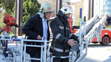 С атрактивна демонстрация с 42 метрова пожарникарска стълба откриха Стройко 2020