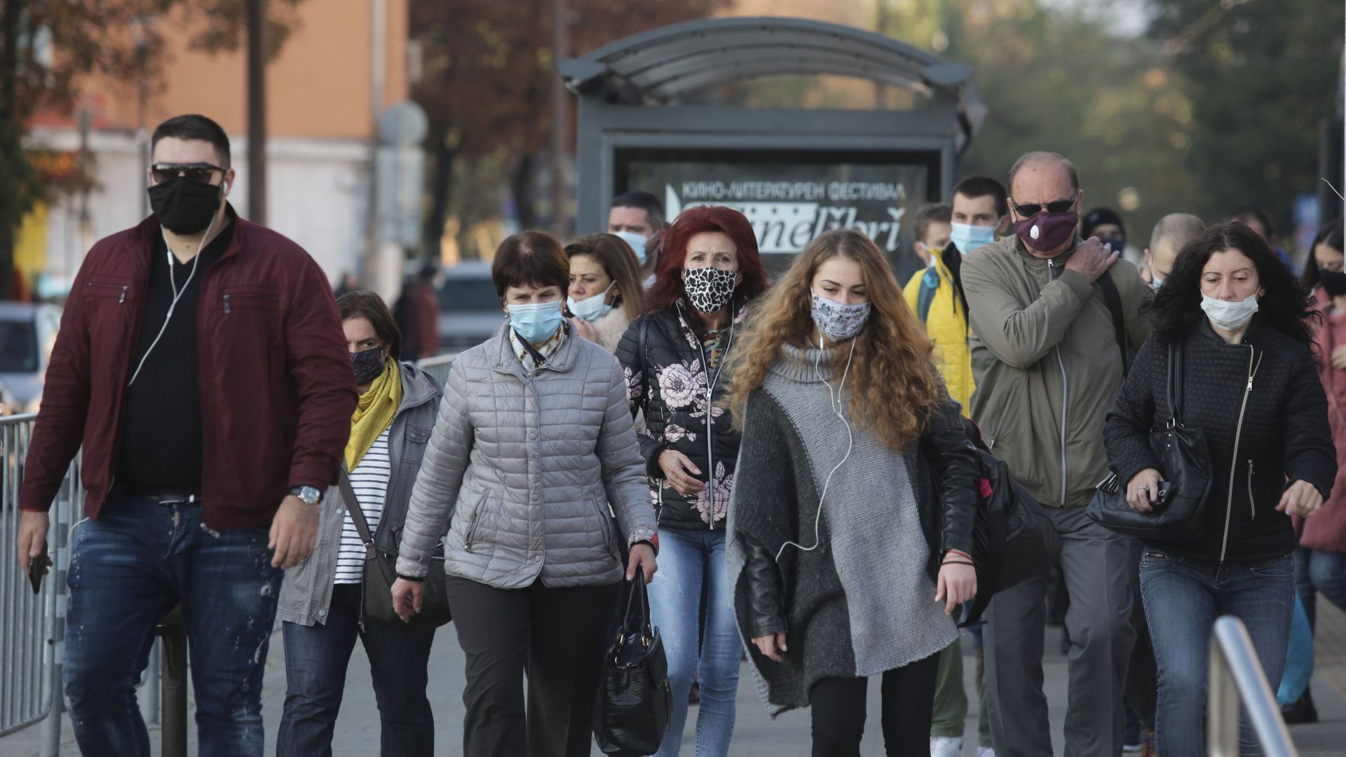 "Галъп": Българите по-скоро одобряват и свикват със строгите мерки срещу коронавируса