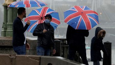 Англия ще приключи националната карантина срещу КОВИД 19 на 2 декември