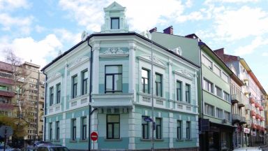 Есента е цветна топла ухае на влага на дюли и