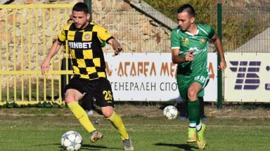 Закъсалият "Ботев" разгроми аматьори и върви напред за Купата