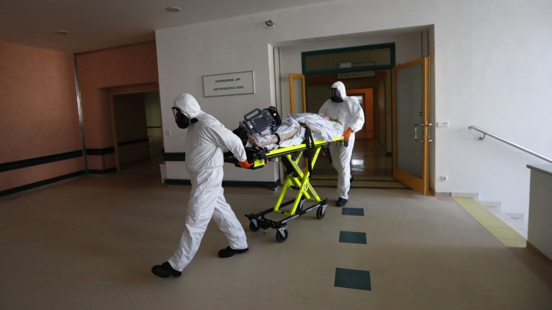 Чешкото правителство иска военни лекари от ЕС и НАТО да се включат  в борбата с епидемията 