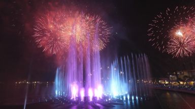 Най големият фонтан Палмовият бе открит в Дубай на официална