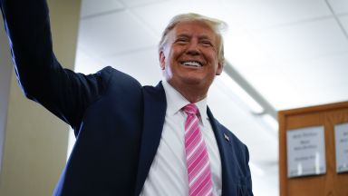 Доналд Тръмп постави под въпрос умственото здраве на съперника си