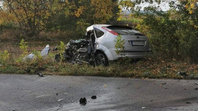 Мъж и дете са загинали при тежко пътно-транспортно произшествие край