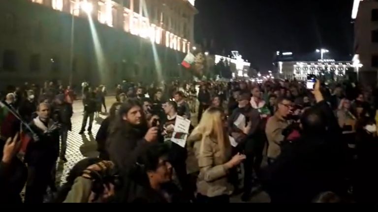 Протестиращи се събраха за 108-ми път в центъра на столицата,