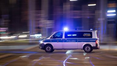 яколко бутилки със запалителна смес бяха хвърлени тази сутрин по