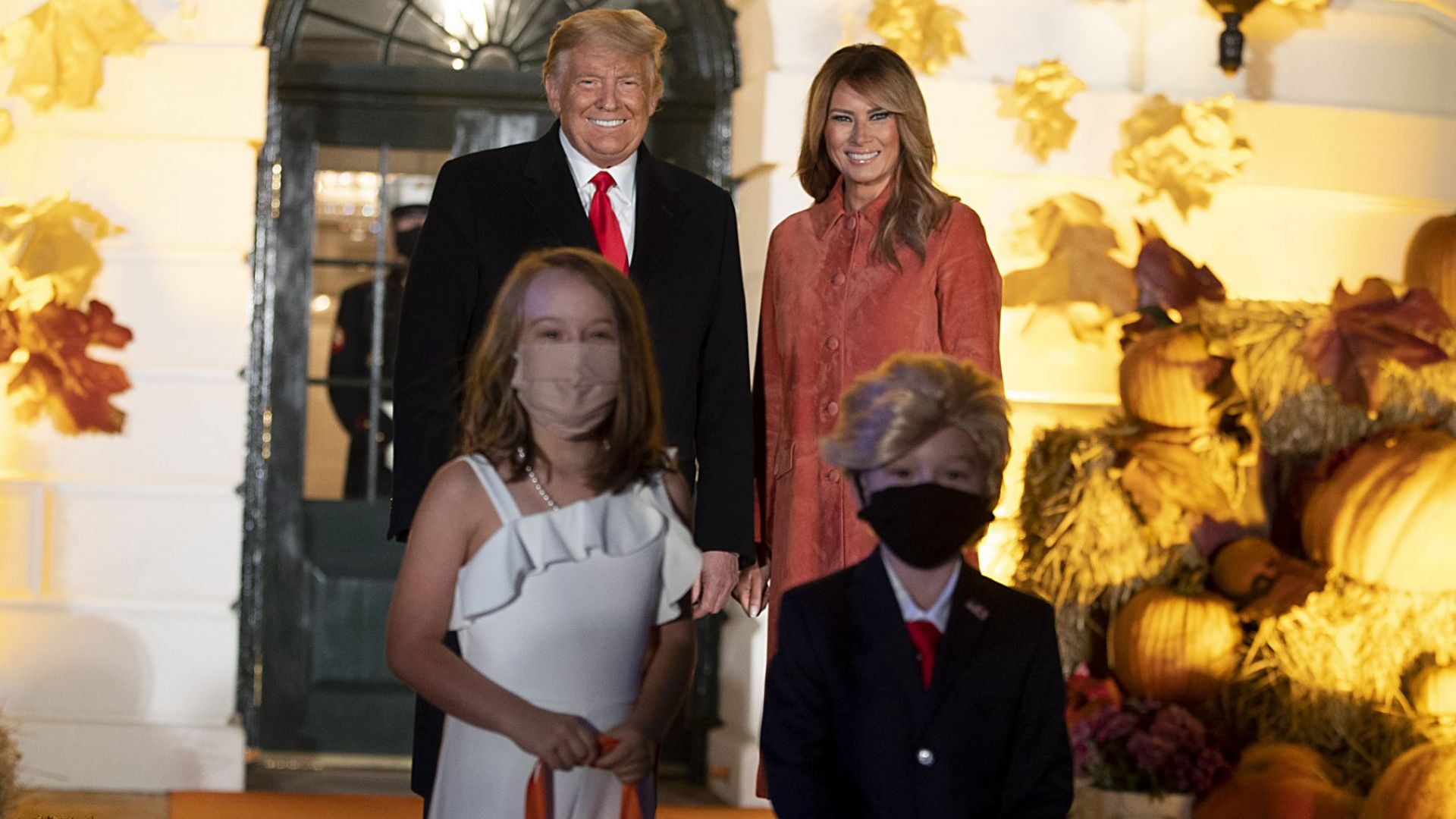 Мелания и Доналд Тръмп възхитени от своя мини версия за Хелоуин