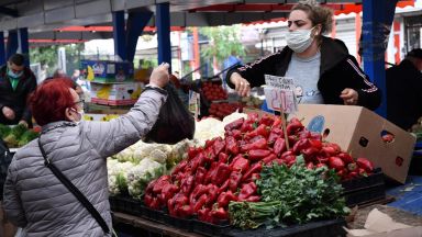 Търговците на пазарите в София задължително трябва да носят маска