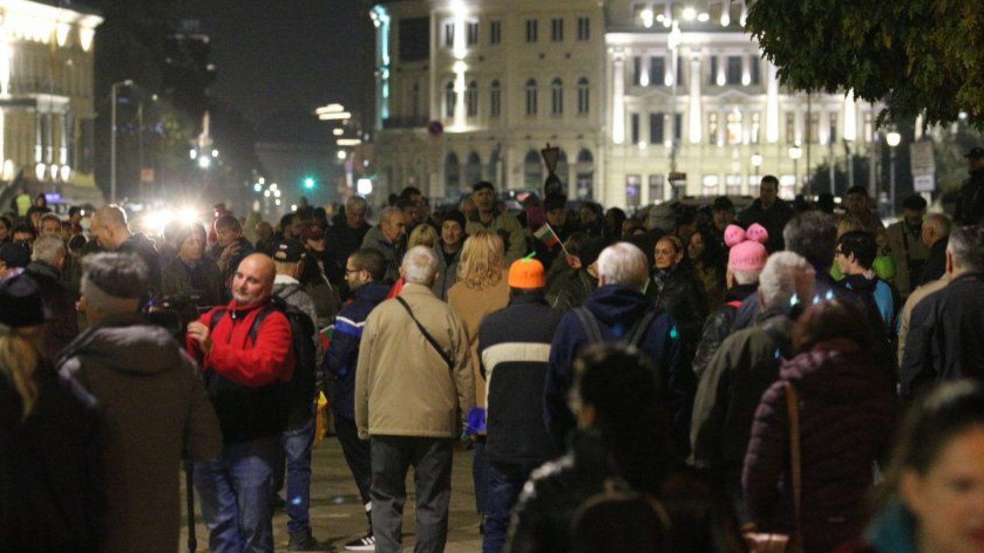   110-а вечер на протести в столицата - подкрепа от възрастни хора