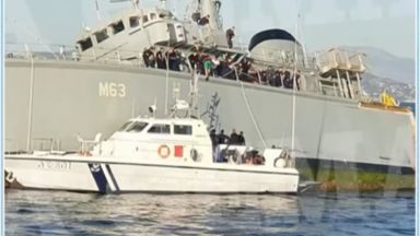 Плаващ под португалски флаг контейнеровоз се е сблъскал рано днес
