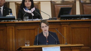 Анна Славова е поредниятдепутат от БСП с положителен тест е