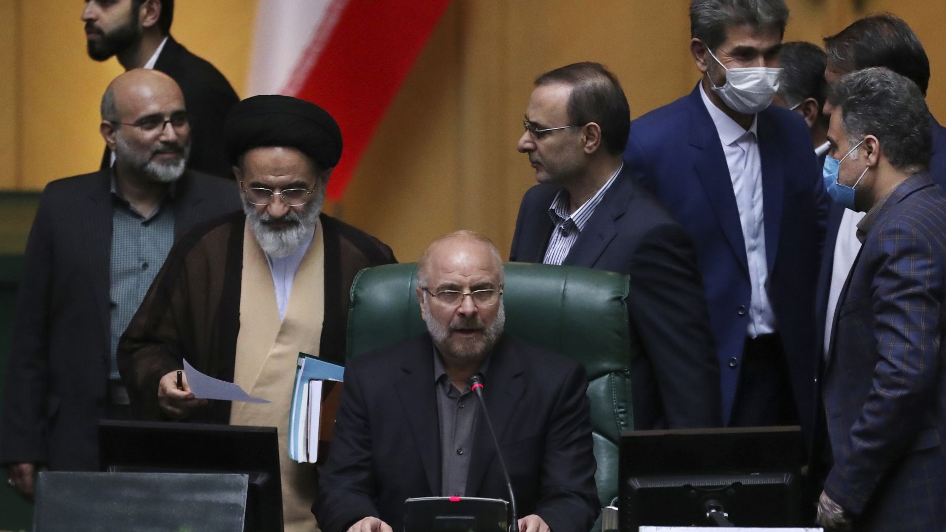 На всеки 3 минути в Иран умира болен от коронавирус, заразен е и шефът на парламента   