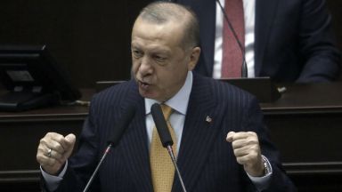 Карикатура на турския президент Реджеп Тайип Ердоган публикувана във френското