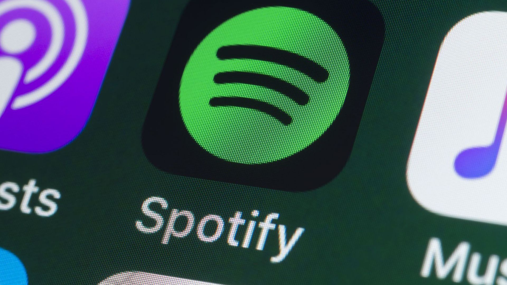 Spotify премахва езиковите бариери: Вече превежда текстове на песни и работи офлайн