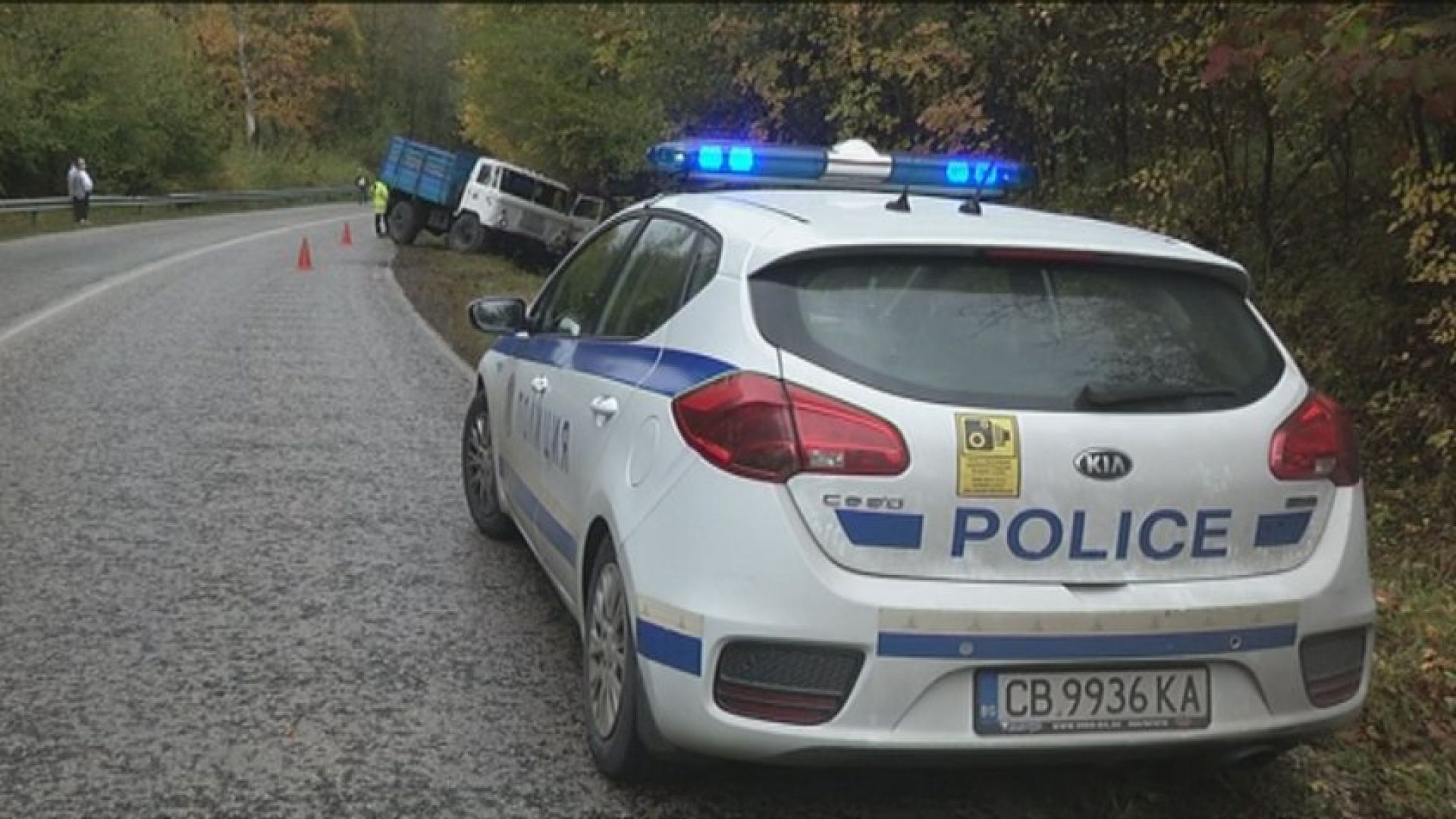  Камион се заби в канавка край Габрово, шофьорът загина 