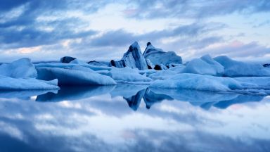 Гигантски айсберг блокира изследване на "Ледника на Страшния съд"
