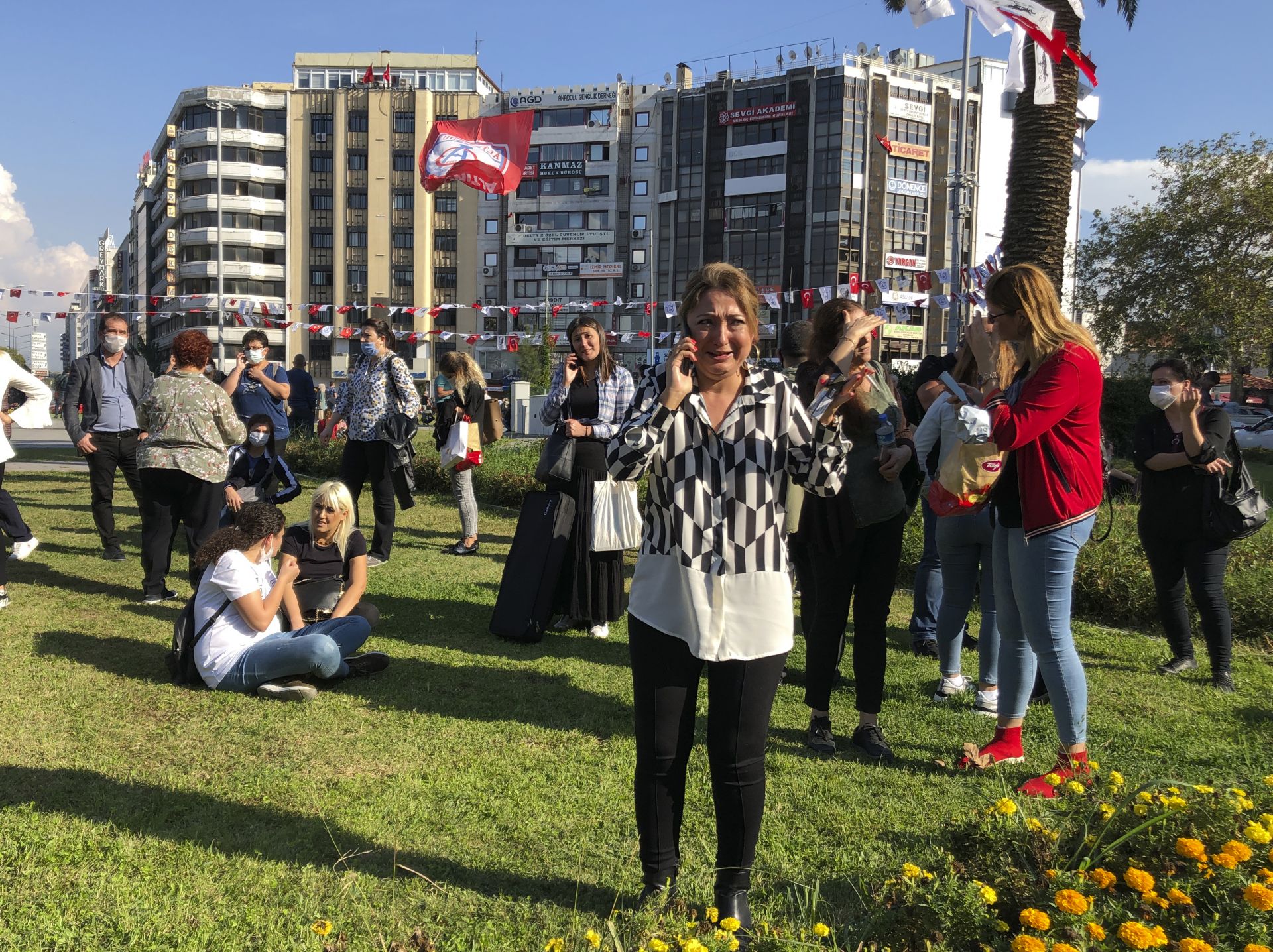 Парика сред жителите в Измир след труса