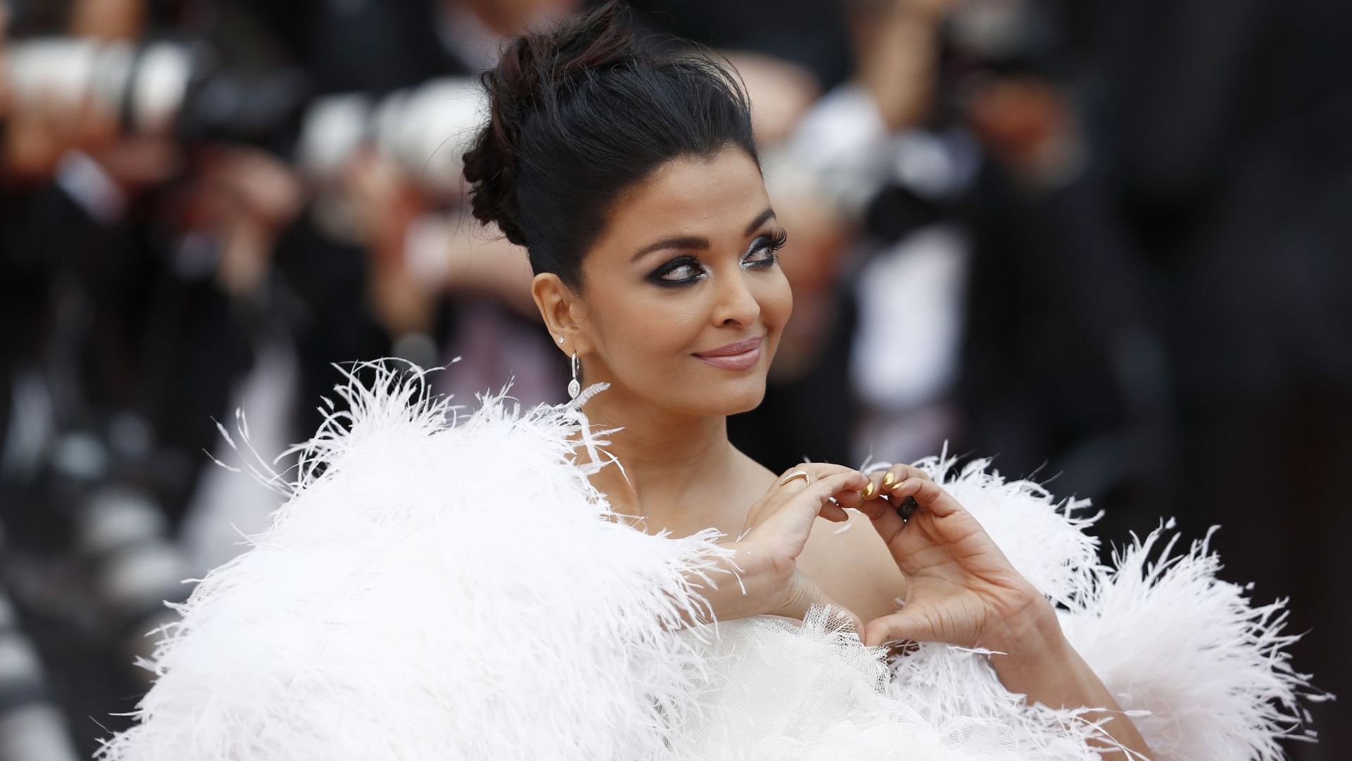 Жігіт түктері бар екі әйелмен жыныстық қатынасқа түскен. Шарларға дейін жұтылды