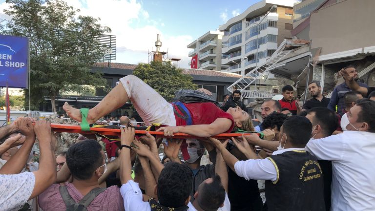 Най-малко шестима души са загинали, а 202-ма са ранени след