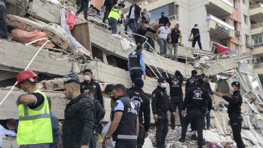 Най малко четирима души са загинали а 152 са ранени при