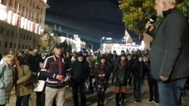 114 та вечер на протести започна с аплодисменти за българските лекари