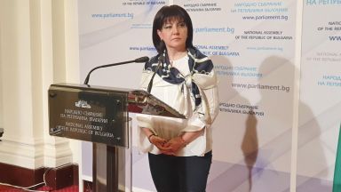 Тази сутрин е починал бащата на председателката на Народното събрание