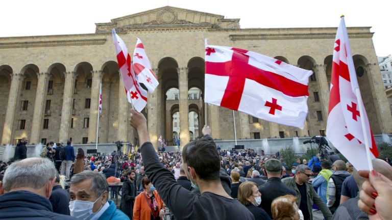 Днес Грузия изглежда е на ръба на политическа криза -