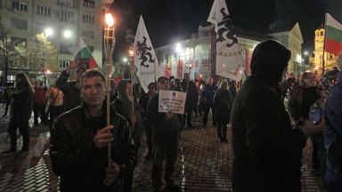 За поредна вечер протестиращите се събраха на традиционното си място