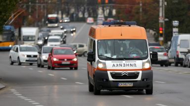 Боклукчийски камион блъсна майка с 3 годишно дете в столичния жк