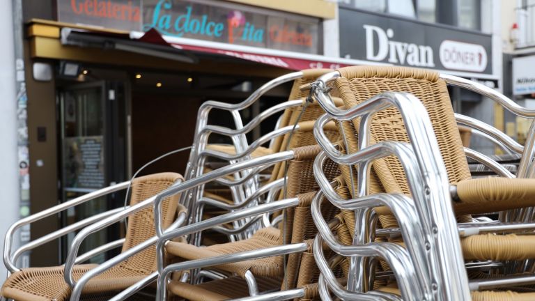 Още по-висока степен на ограничения въвеждат две държави в близост