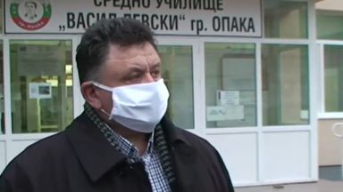 Двама учители жена на 49 и мъж на 43