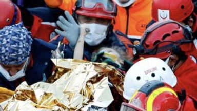 Спасяването по чудо на малката Елиф от руините на рухнала