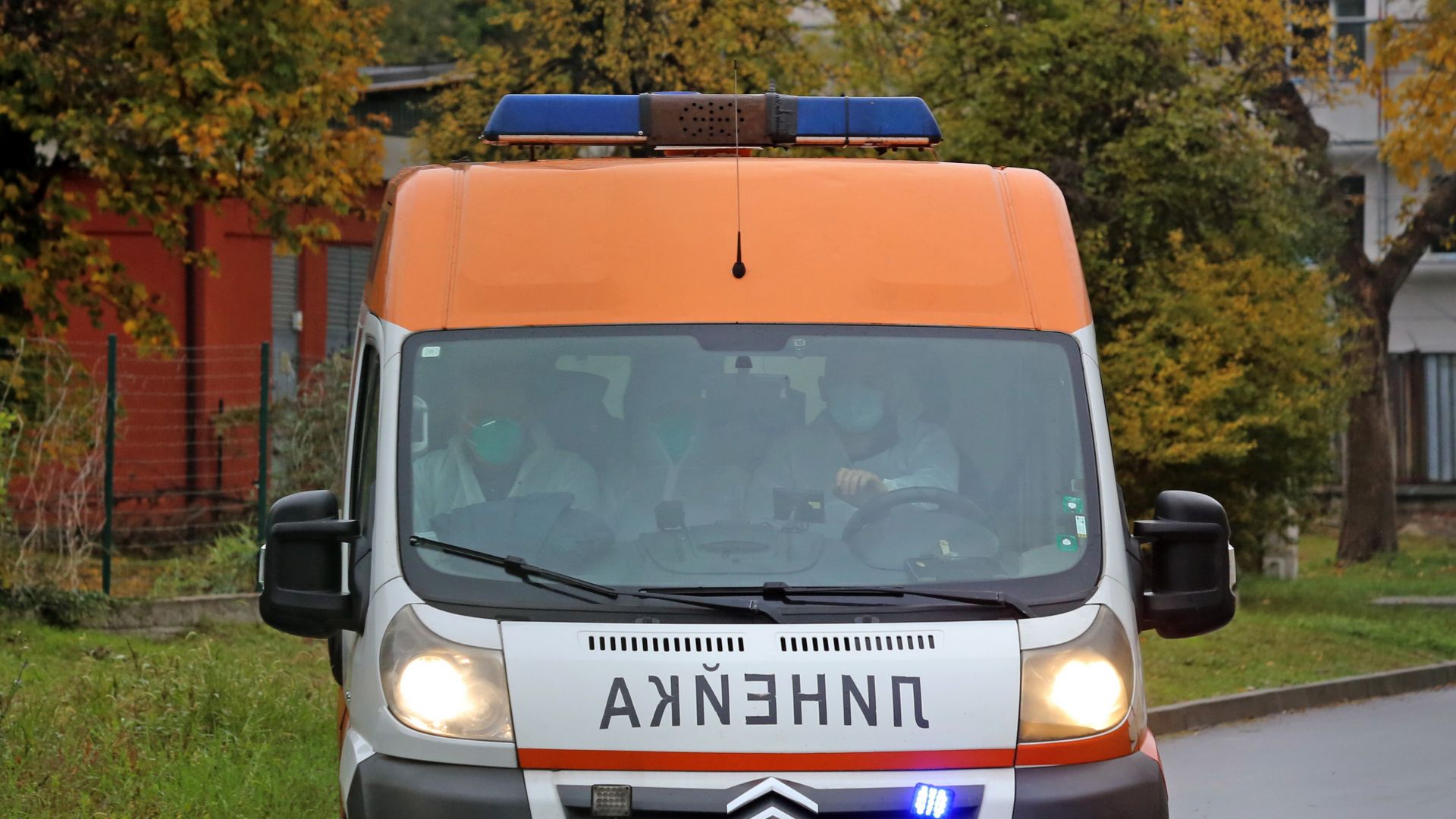 48-годишен шофьор блъсна паркирана кола в Бургас, след като издъхна зад волана