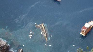 Турист се удави при потъването на туристическо корабче в района