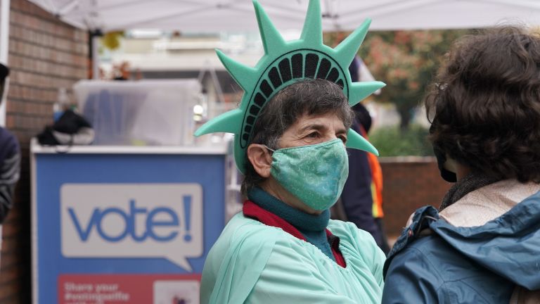 ДПА съобщи за първите затворили избирателни секции в САЩ -