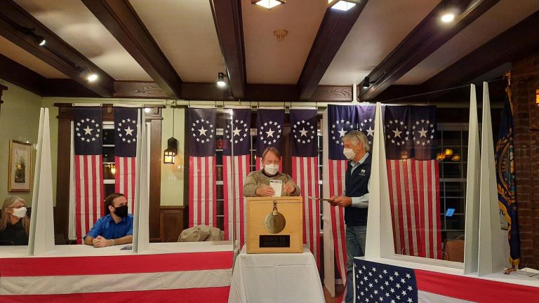 Затвориха първите избирателни секции в САЩ - в части от